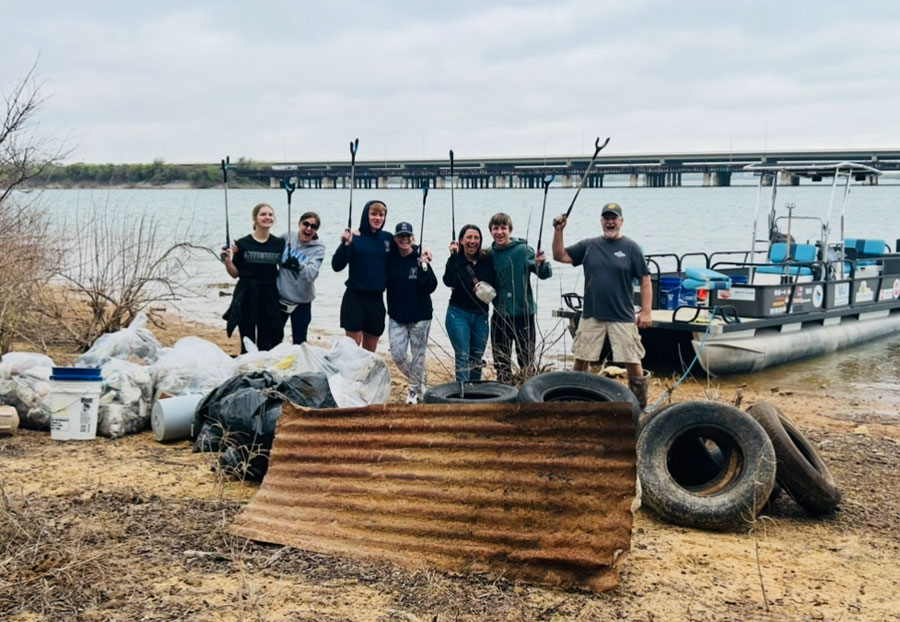 how-you-can-help-01 Image of happy groups enjoying time together, featuring Clear Texas Lakes and highlighting ways you can help support local lake conservation efforts.
